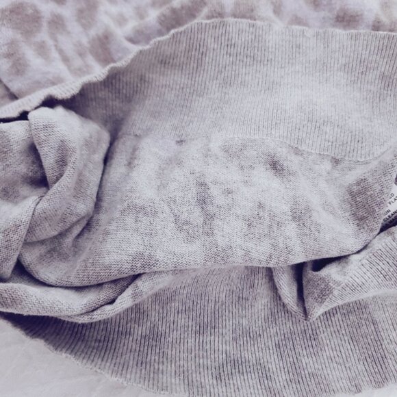 Banana Republic Petite- Cool Lavender Grey Cheetah Print Pullover Sweater- L - Picture 5 of 9